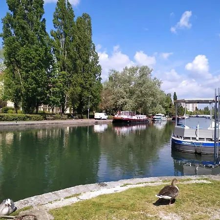 Insolite, Peniche En Plein Coeur De Dijon. Apartment